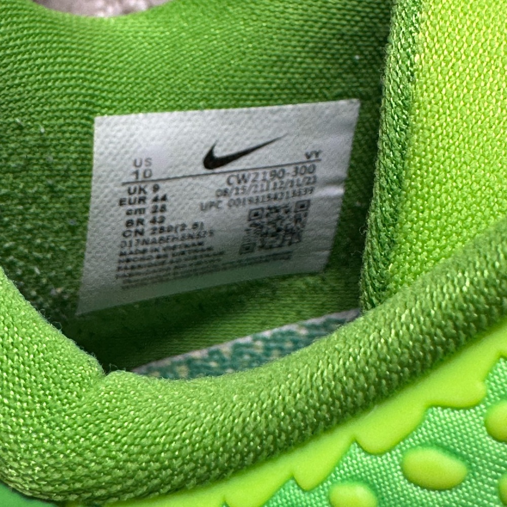 Nike Kobe 6 Grinch Protro Athletic Shoes - image 6